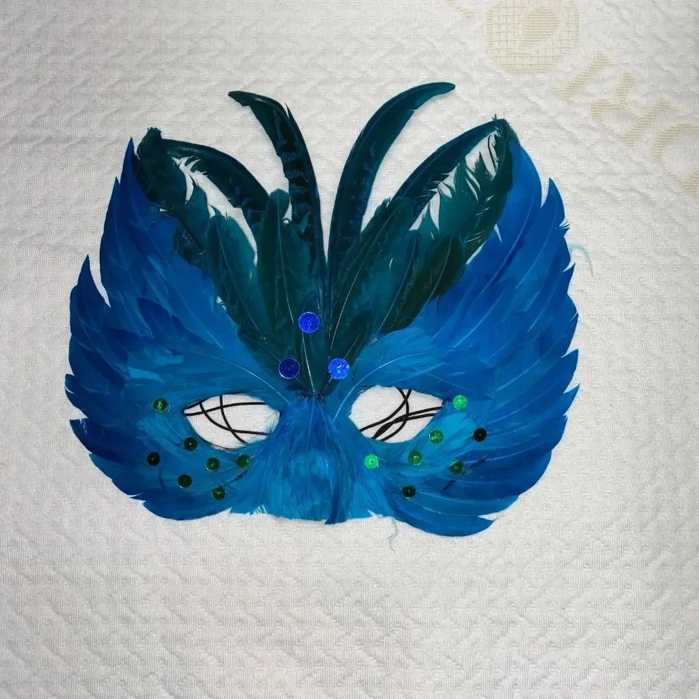 *8A blue feathered Venetian-style masquerade mask